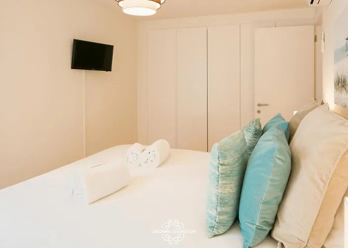 Designer With Pool By Lovelystay Lisbona