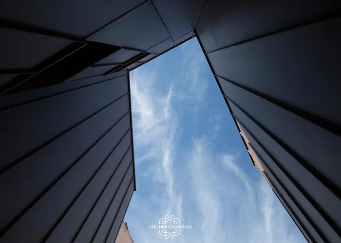 Designer With Pool By Lovelystay Appartamento Lisbona