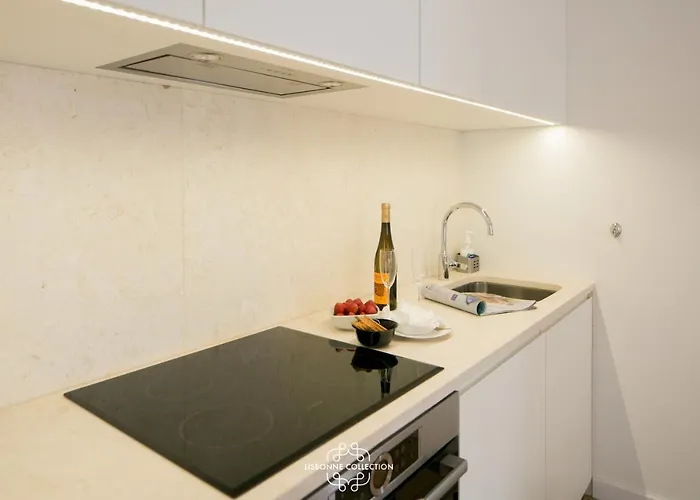 Appartamento Designer With Pool By Lovelystay Lisbona