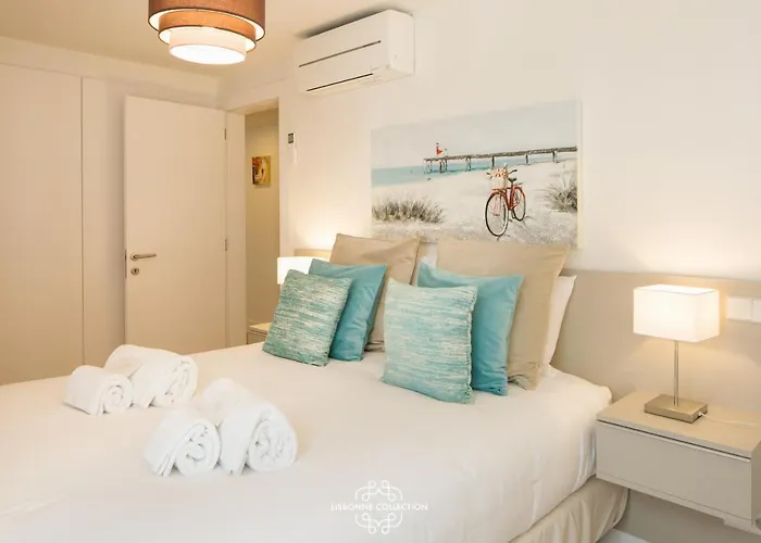 Designer With Pool By Lovelystay Appartement